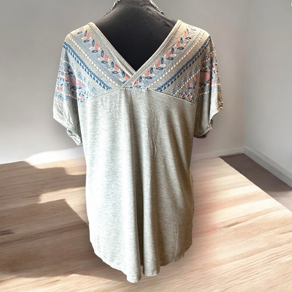 Democracy Gray V-Neck Peasant Boho Cowgirl Top Aztec Southwestern Print Sz Large - Picture 3 of 7